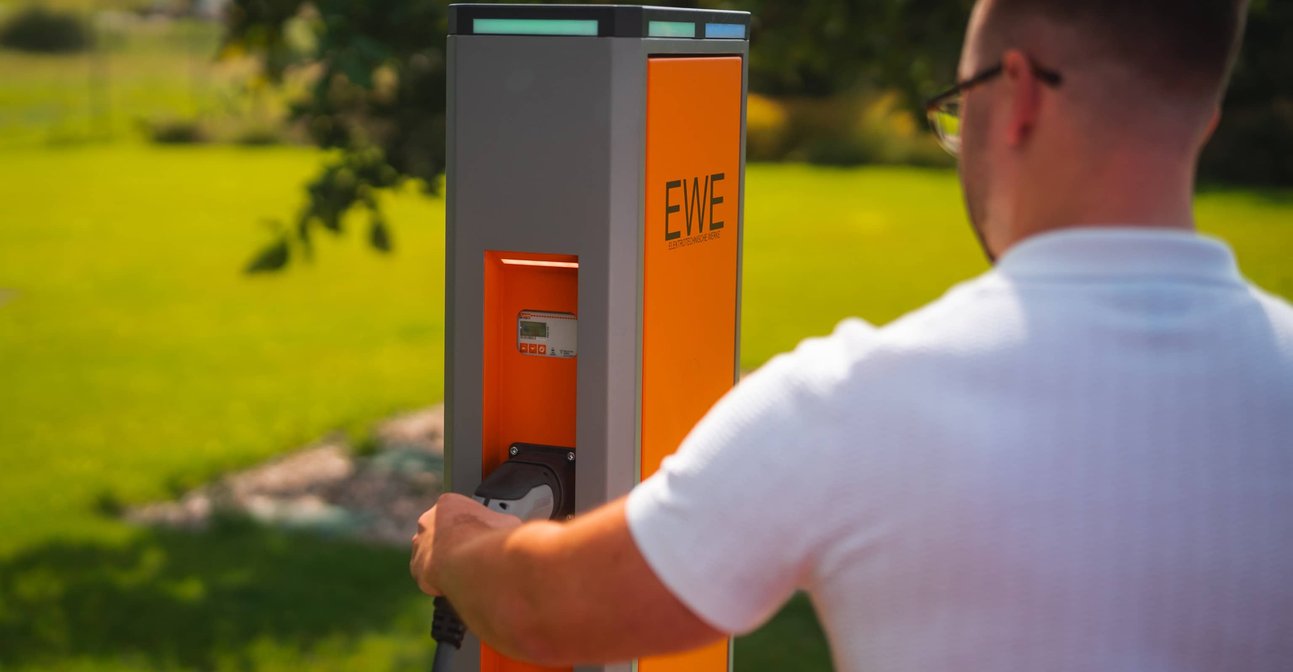 Detail na nabíjecí konektor